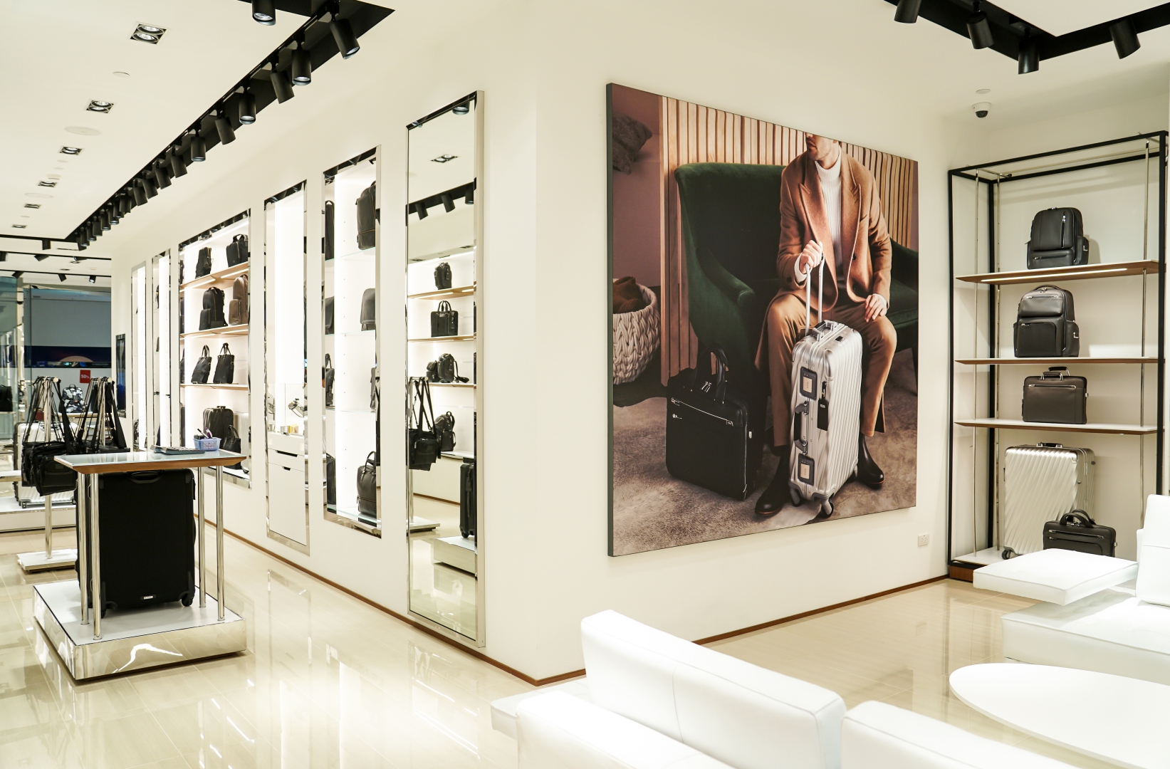 TUMI at Central World image 3