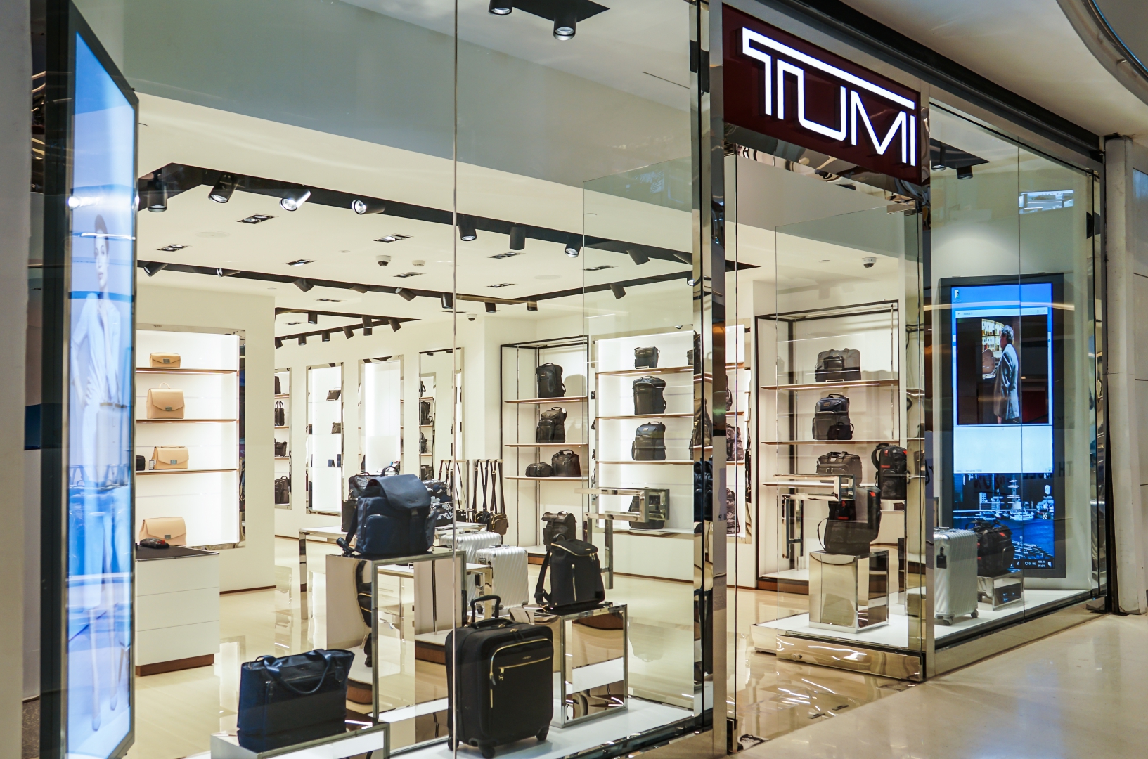TUMI at Central World image 6