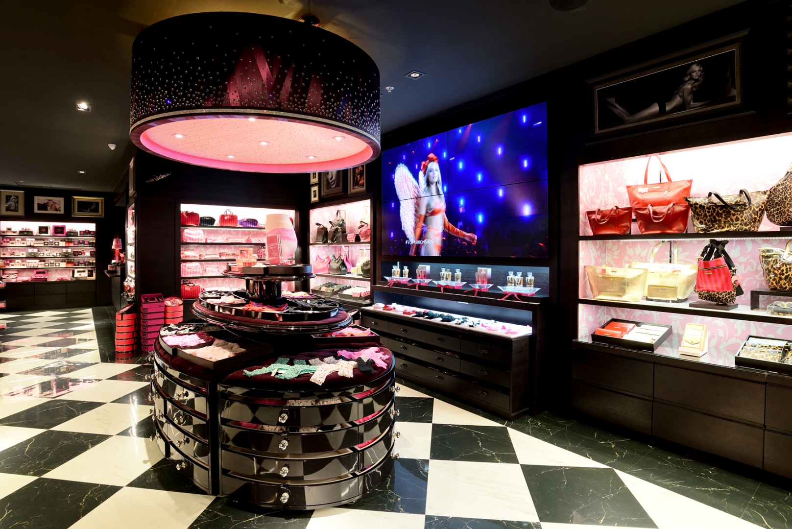 VICTORIA’S SECRET image 4