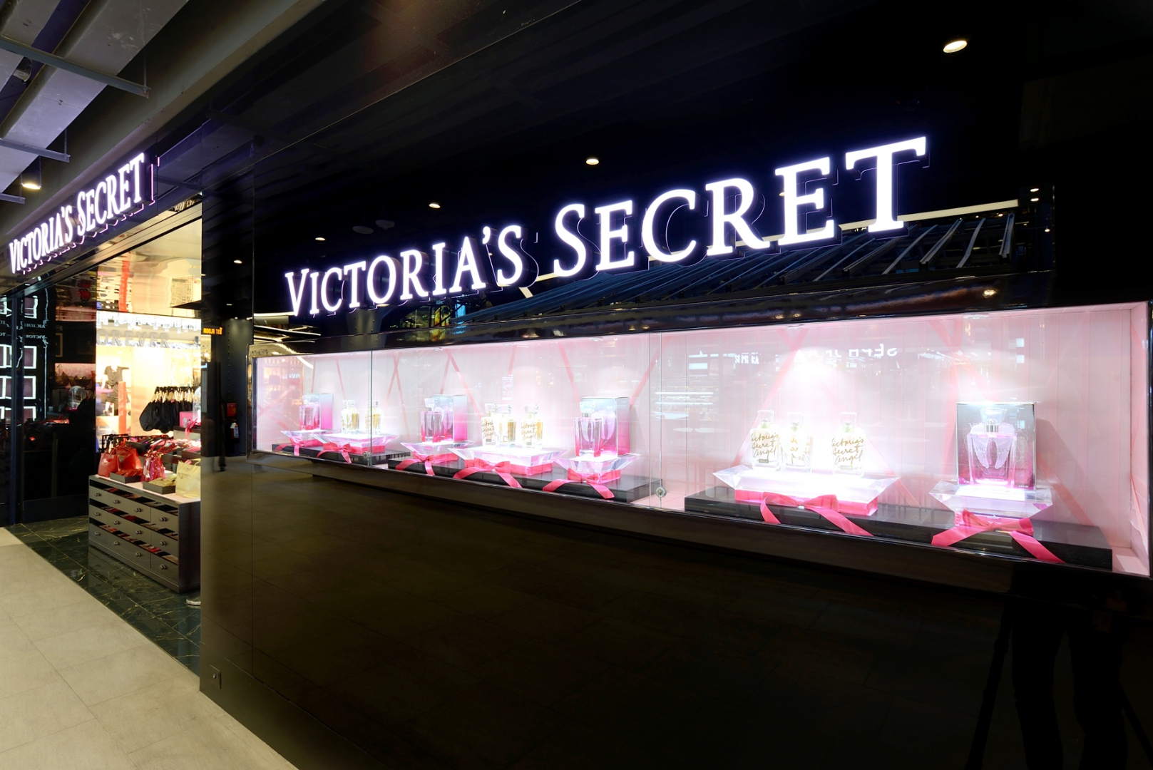 VICTORIA’S SECRET image 2